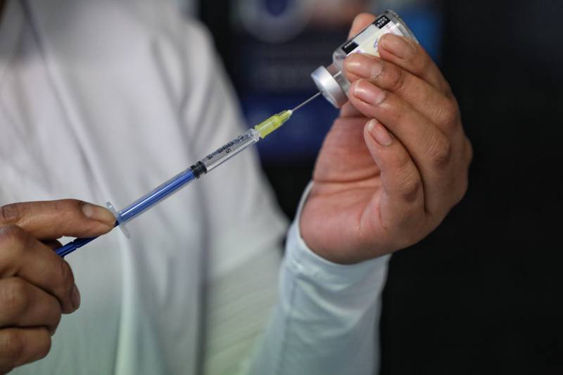 CIUDAD DE MÉXICO, 04ENERO2021.- Personal médico recibió la vacuna de refuerzo contra el Covid-19 en el Hospital General de la Vill.a 
FOTO: GOBIERNO DE LA CIUDAD DE MÉXICO/CUARTOSCURO.COM