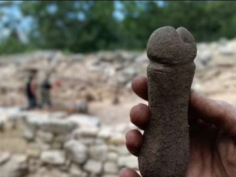 Erótico descubrimiento: Arqueólogos encuentran pene de piedra de la Edad Media, para esto servía 