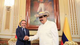 ¿El ‘precioso’? Maduro se burla y asegura que quien ve su anillo “se convierte en chavista castrocomunista’