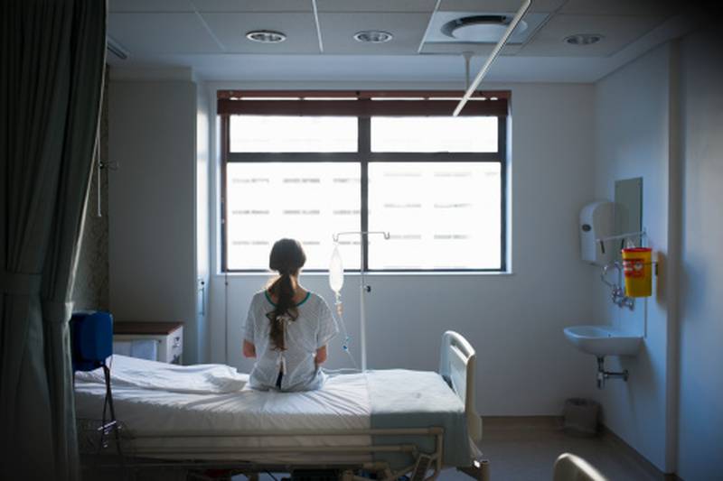 Enfermero abusó de mujer cuando estaba hospitalizada