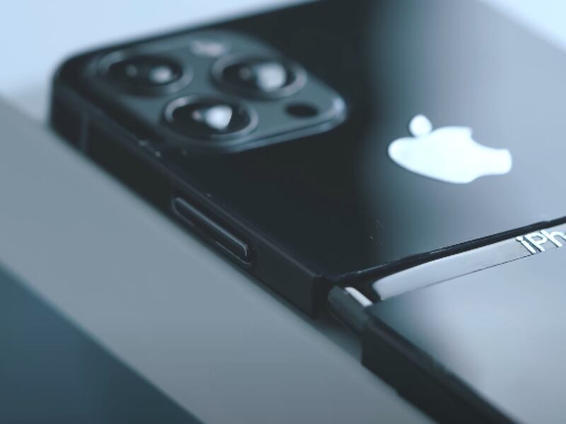 iPhone Flip plegable seguiría vivo en sus primeras etapas de desarrollo con dos prototipos
