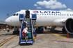 Latam anuncia tarifas de protección a pasajeros afectados por cese de Ultra Air