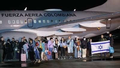 Otro avión de la Fuerza Aeroespacial traerá colombianos: esta vez llevará ayuda humanitaria a Gaza