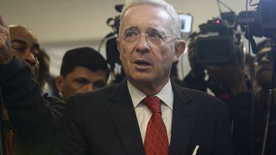 Uribe habría recibido una amenaza de asesor de Mancuso: le habría pedido que se quede “quieto”