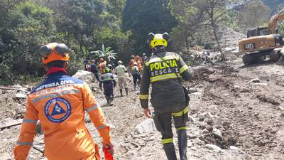 Alerta por posible nueva avalancha en Quetame: organismos de socorro evacúan la zona