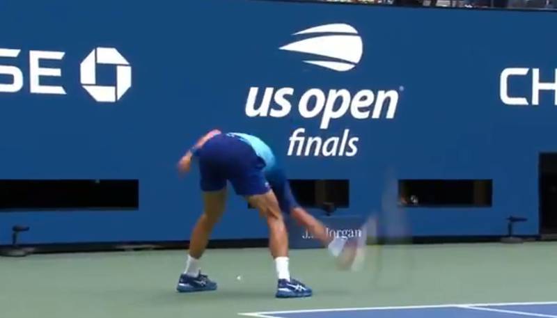 Video| Un deslucido Djokovic destrozó su raqueta en la final del US Open
