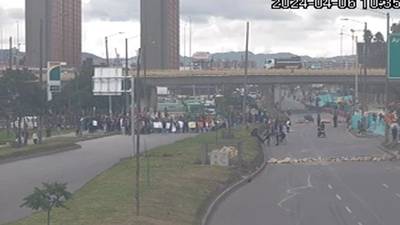 En vivo: manifestantes bloquearon totalmente la avenida Ciudad de Cali en Bogotá