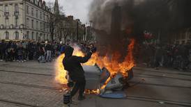 Nuevos peligros al intensificarse violencia en Francia