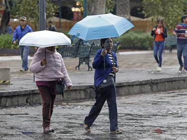 Al menos 691 municipios están en riesgo de deslizamientos por fuertes lluvias en el país 