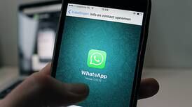 Así puedes leer los mensajes de WhatsApp sin entrar a la aplicación y ponerte “en línea”