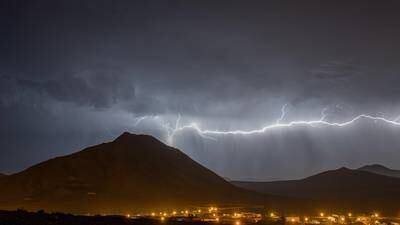 “Llegó el Apocalipsis”: dijeron en ciudad donde cayeron docenas de rayos por minuto, en tormenta eléctrica