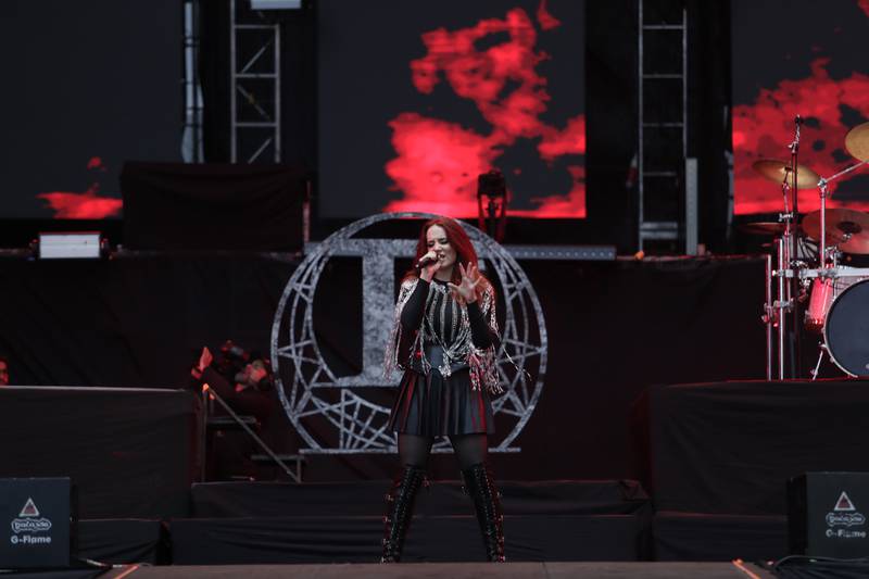 Epica, de Países Bajos, durante su presentación en Rock al Parque 2022.