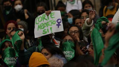 Aumenta la desaprobación al aborto y matrimonio igualitario en Colombia 