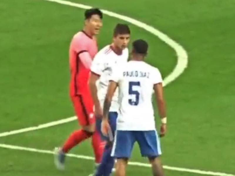 ¿Nobel de Paz? Dos futbolistas chilenos se iban a agarrar y Son los reprendió