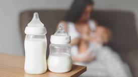 Se vuelve viral relato de mujer que puede extraer lecha materna desde la axila