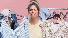 Utilizar ropa en mal estado y otros hábitos que atraen pobreza en tu vida: aléjate de ellos