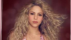 Shakira es una diosa en leggings de látex y transparencias con blusa negra