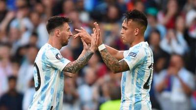 Messi se lució y Argentina le dio un repaso a Italia en la Finalissima