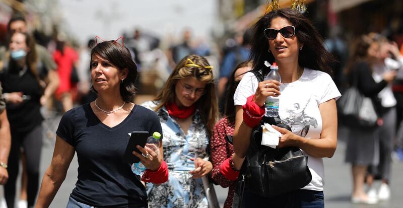 Israel, primer país que permite salir a la calle sin tapabocas