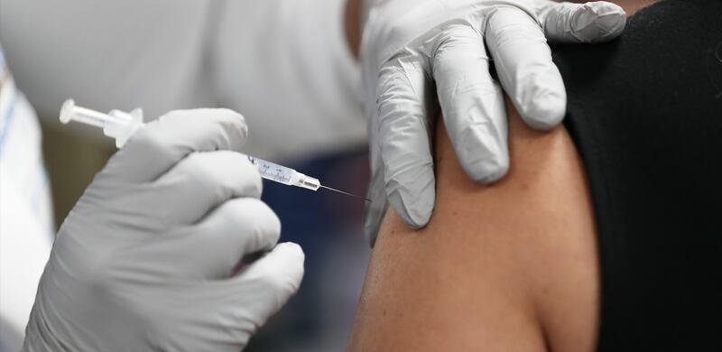 Advertencia sobre Vacunas Pfizer y Moderna
