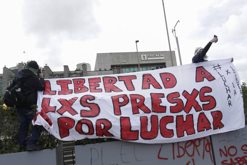 Manifestación de integrantes de la Primera Línea exigiendo la liberación de los presos políticos.