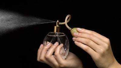 Cuatro perfumes de mujer recomendados para los días fríos