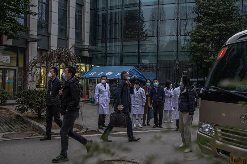 La misión de la OMS entrevista a algunos de los primeros contagiados en Wuhan