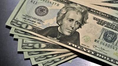 ¿Por qué afectan el precio del dólar los cambios en Ministerios?: expertos responden