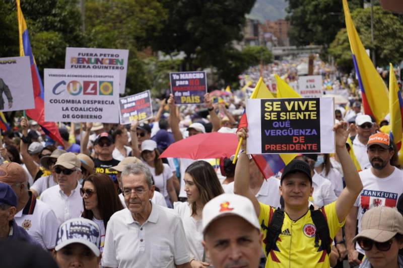 Marcha de la oposición en Medellín 2022