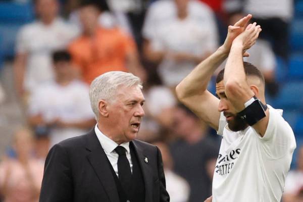 Ancelotti le ‘echó flores’ a Benzema, pero reveló un duro detalle de su salida