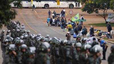 Desmantelan campamento de bolsonaristas que pedía golpe de Estado en Brasil; detienen a 1200 
