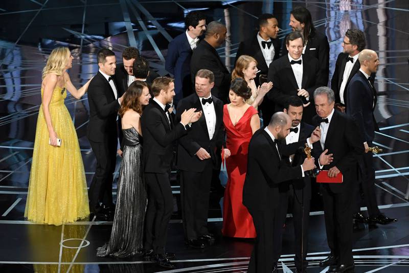 culpable de confundir los sobres en los Premios Oscar 2017