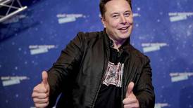 Sin mesas, Wi-Fi ni aparcamientos suficientes: Elon Musk obligó a volver a sus trabajadores sin las condiciones necesarias