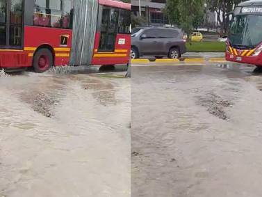 Video: Rotura de tubo en la calle 26 generó enorme inundación en pleno racionamiento de agua en Bogotá