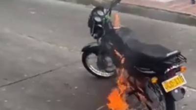 Ladrón rogó para que no le quemaran su moto porque “era su herramienta de trabajo”