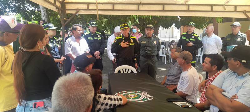 Director de la Policía visitó a familias de jóvenes asesinados en Chontó, Sucre
