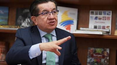“No se realizó ningún experimento con los colombianos”: exministro de Salud respondió a actual jefe de cartera