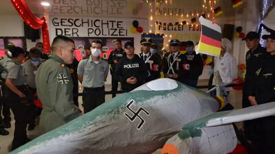 Estudiantes de colegio se ofrecen a dar clases de Holocausto a Policía Nacional