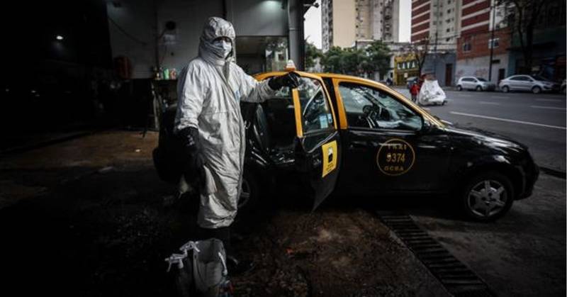Ante la crisis por el coronavirus, taxis de Argentina se visten de ambulancias para ayudar