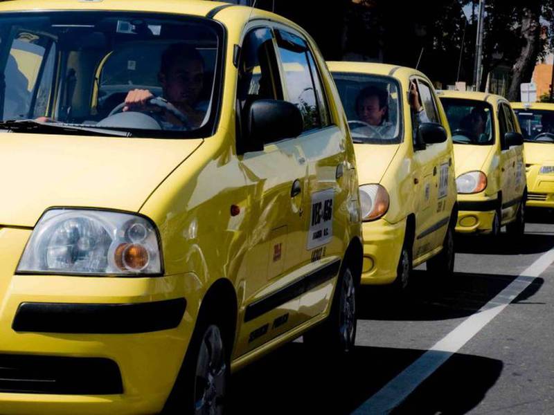 Taxista habría bajado a colombiana del carro por confundirla con extranjera