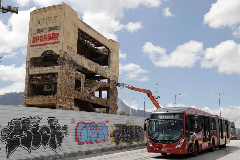 avanza la demolición del Monumento a los Héroes en Bogotá- EFE