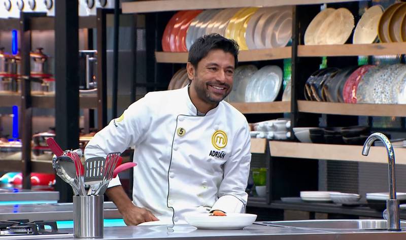Adrián Parada preparó en cinco minutos un plato en 'MasterChef Colombia' que por lo general se hace en 15 minutos.