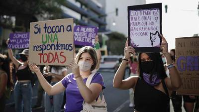 “Dio la espalda para guardarse el pene”: otra joven fue víctima de acoso sexual en TransMilenio