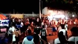 VIDEO: Aficionado pierde la vida tras pelea en estadio de futbol