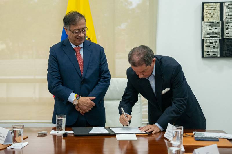 Gobierno del Presidente Petro y ganaderos del país firman histórico acuerdo que posibilita la compraventa de 3 millones de hectáreas de tierra, avanzar en la Reforma Rural Integral y cumplir con el Acuerdo de Paz.
