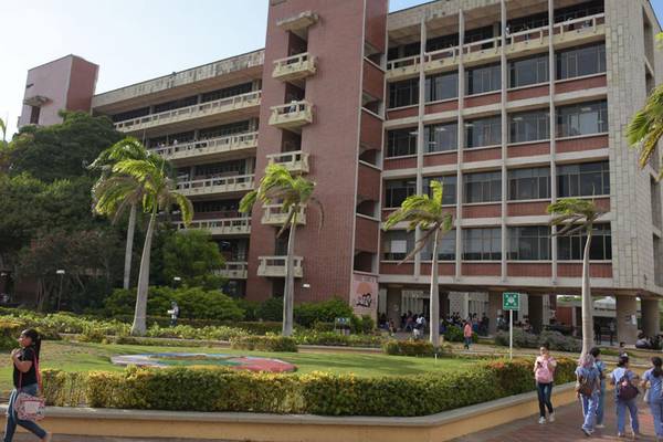 Estudiante de UniAtlántico se lanzó de un quinto piso en Barranquilla: consternación en la universidad