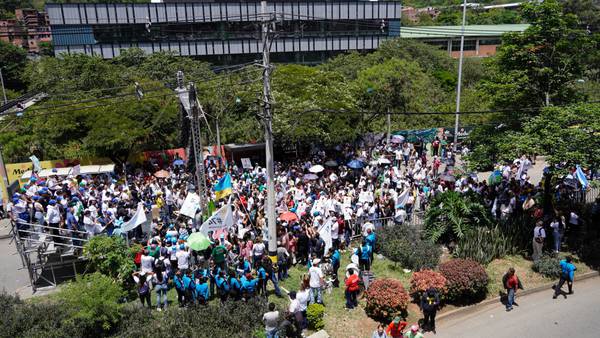 “Más de 5000 personas me esperaban”: Daniel Quintero infló cifra de su primer acto de campaña