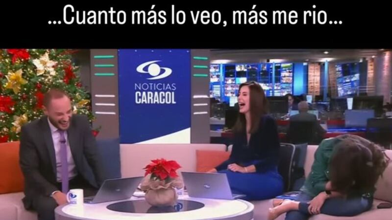 Alejandra Giraldo de Noticias Caracol junto a Andrés Montoya y Marina Granziera no aguantaron las risas en vivo