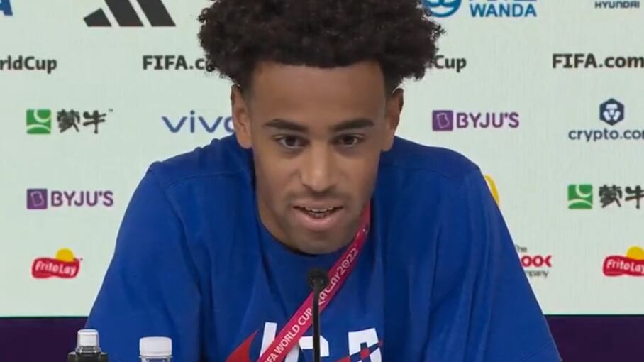 Tyler Adams en rueda de prensa