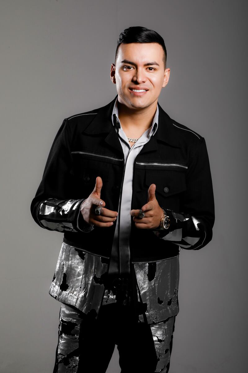 El artista colombiano hizo historia como el primer cantante de música regional popular en llenar el estadio El Campín, donde onvoó a 45 mil personas